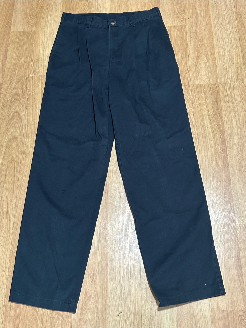 Men's Pleated Straight-Leg Chinos in Black 32 x 32